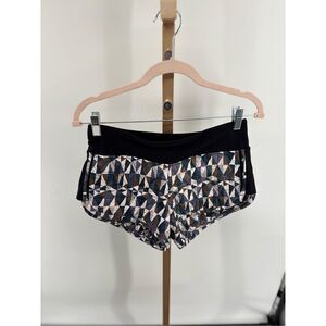 Lululemon Hot Cheeks Shorts Hot Stained Glass Love Black Womens Size 4